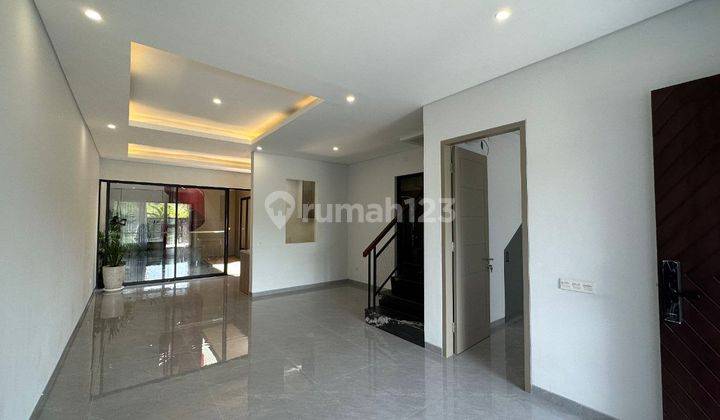 Dijual Rumah Baru Pakuwon City Surabaya Timur . 2