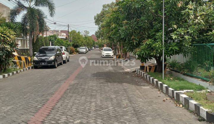 Dijual rumah 1,5 lantai murah manyar kartika dekat tengah kota surabaya timur  . 2