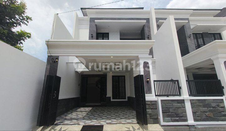 Rumah Galaxy Bumi Permaiamerican Classic Mewah Row 4 Mobil Surabaya Timur