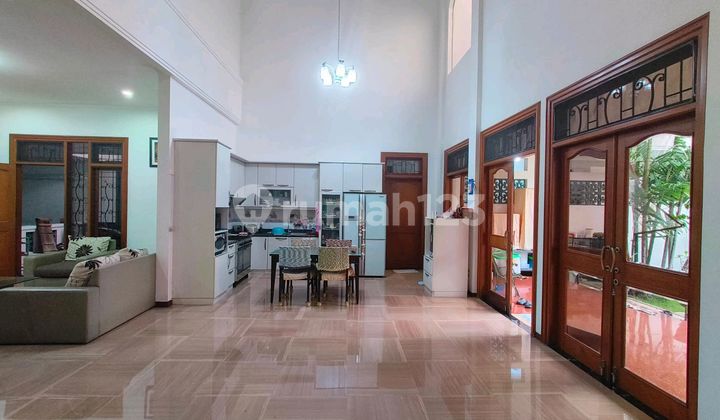 Rumah Ada Pool Di Raya Boulevard Galaxy Bumi Permai Surabaya 2