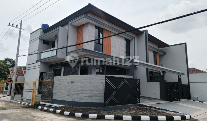 New Sutorejo Prima House in Hook and Side-by-Side Box Surabaya East New Sutorejo Prima House in Hook and Side-by-Side Box Surabaya East