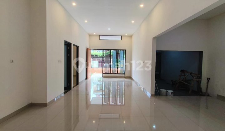 Rumah Baru Manyar Tompotika 1 Lantai Luas 240 Row Jalan 12 Mobil Surabaya Timur 2