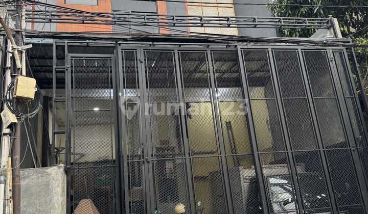 RUMAH DIJUAL di Komplek Duta Mas Jelambar 2 lantai cantik dengan fasad yg unik RUMAH DIJUAL di Komplek Duta Mas Jelambar 2 lantai cantik dengan fasad yg unik