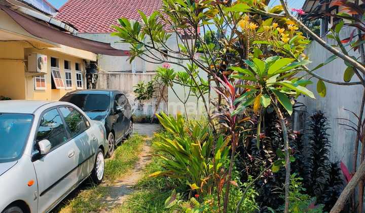 Private house for sale in South Jakarta (near Pesanggrahan) Land area 425 m2 with SHM certificate