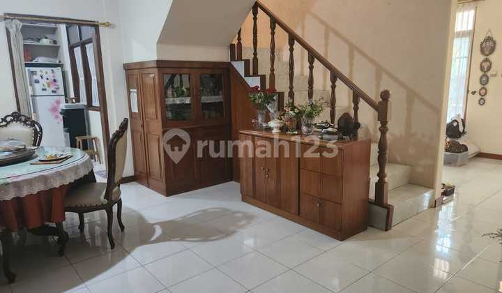 DI Jual cepat - Rumah di Meruya Utara - SHM Luas tanah Lt. 300 2