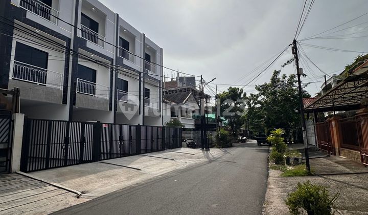 Dijual Rumah Brand New di Tanjung Duren Barat Luas Tanah 68M2 3Lantai Dijual Rumah Brand New di Tanjung Duren Barat Luas Tanah 68M2 3Lantai