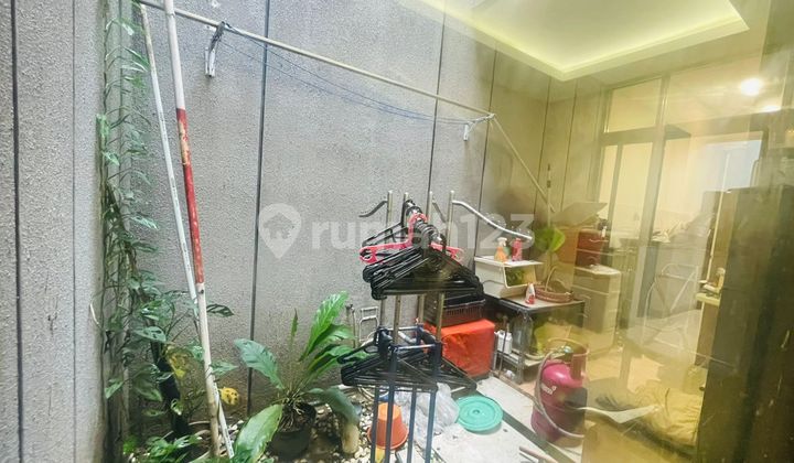 Dijual Rumah 2 Lantai Desain Open Space Semi Furnished di Tebet, Jakarta Selatan SHM 2