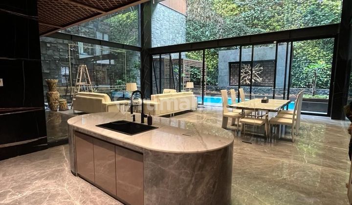 DIJUAL Rumah super mewah di PIK Bangunan brandnew LT 20x30m Lift 4 lantai