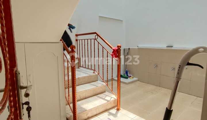 Dijual Rumah 3 Lantai Dlm Cluster Classic Modern Di Duri Intan [ Duri Kepa] - Jakarta Barat 2