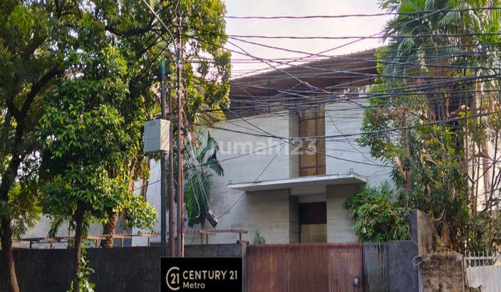 Dijual Rumah Besar 2 Lantai Depan Pinggir Jalan Di Menteng, Jakarta Pusat 1