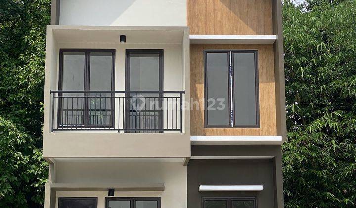 Rumah 2 Lantai Dengan Rooftop Lengkap Fasilitas  1