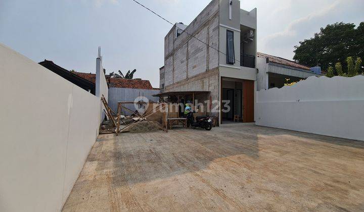 Rumah Kantor Plus Rooftop Lokasi Strategis  2