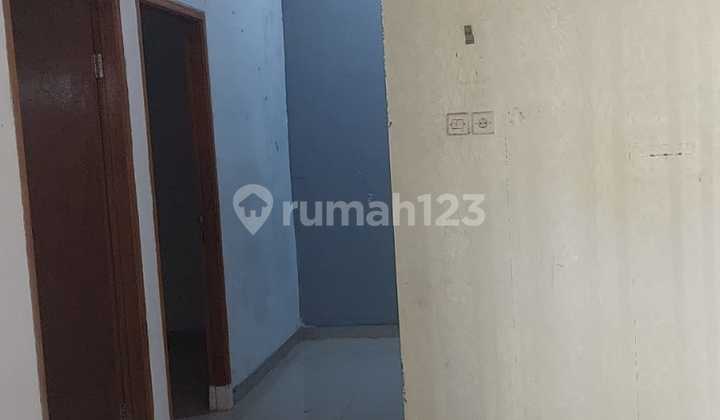 Minimalist Cluster House in Pengasinan, Sawangan, Depok. Close to Depok Regional Hospital, Permata Depok Hospital, Sawangan Toll Gate - Antasari. Culinary: McDonald's, Starbucks Cafe, Hoka Hoka Bento, The Park Mall. 2