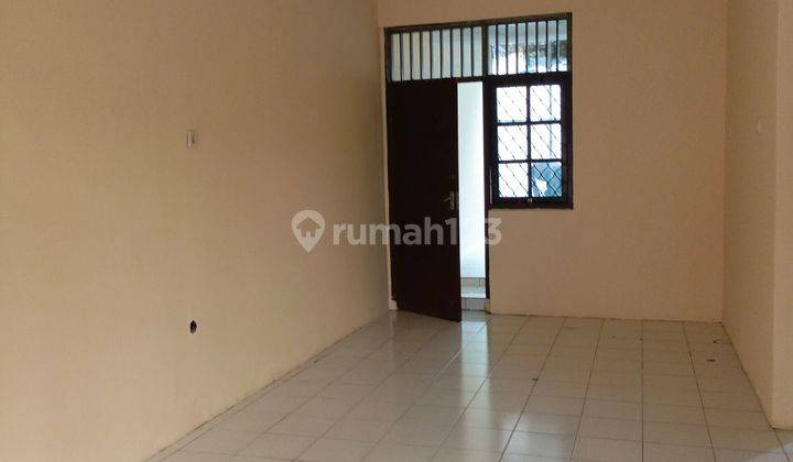 Rumah minimalis dg taman di depan dan belakang. Dekat RSUD Depok. 2