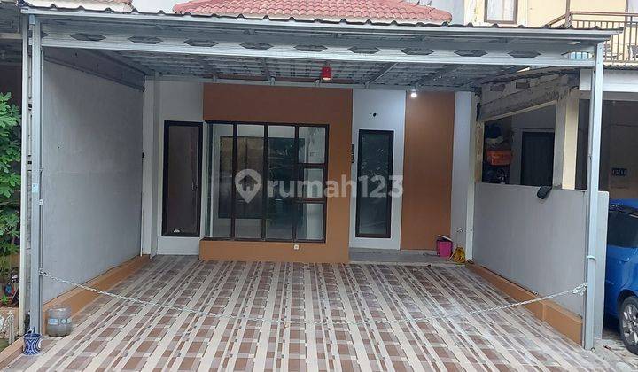 Rumah dalam cluster cantik siap huni. Strategis 5 menit dari The Park Mall. Harga sangat sangat murah sekali.  Fasilitas Kolam renang anak dan dewasa,Gym,Masjid,Taman bermain anak,akses jalan yg lebar.  1