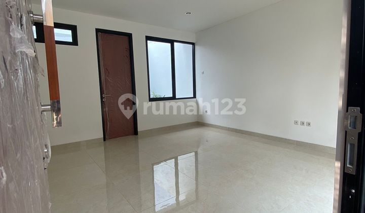 Modern 2-Story Luxury House with Nuangsa Resort Vibe for Rent in Trevista Hills Kebayoran. Pondok Petir Bojongsari Depok. At Affordable Price. 10 Minutes to The Park Mall, Mitra Keluarga Hospital, Pamulang Toll Gate - Soekarno-Hatta Airport, Pamulang Toll Gate - Margonda Road Depok. 2