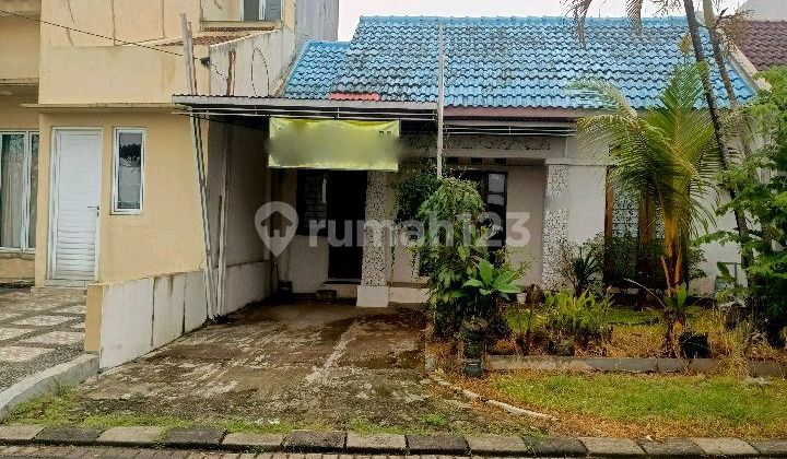House in a Housing Complex in Curug Bojongsari Depok. Near The Park Mall, Hy Fresh Supermarket, Brawijaya Hospital, Starbucks Coffee, McDonald's, Shila Sawangan Toll Gate Pamulang - Soekarno-Hatta Airport, Pamulang Depok Toll Gate, Sawangan-Antasari Toll Gate. 1