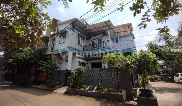 Termurah Rumah Cluster Mewah 2 1/2 Lantai Disewakan. Di Serua Bojongsari Depok. Dekat Rs Mitra Keluarga, Rs Brawijaya, Exit Toll Pamulang - Bandara Soeta. Exit Toll Pamulang - Depok. The Park Mall Sawangan. Komersial Area Bojongsari, Perbankan, Sekolah2 , 2