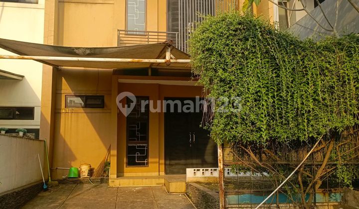 Cheapest 2-Story Cluster House Strategically Located with Children's and Adults' Swimming Pool, Mosque, Sports Field. Near The Park Mall Sawangan, Hy Fresh Supermarket, McDonald's, Hoka2 Bento, Burger King, Brawijaya Hospital, Pamulang-Depok Toll Gate/Soeta Airport. 2