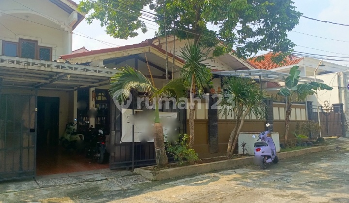 Rumah 2 Lantai Strategis,nyaman,aman. Di Cinere Depok. Dekat : Mall Cinere, Cinere Bellevue, Universitas Pembangunan Nasiona, Rs Puri Cinere, Rs Prikasih. 10 Menit Ke Pondok Indah Mall. Toll Gate Pondok Indah, Toll Gate Andara