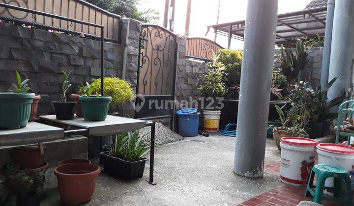 Dijual Rumah Siap Huni Strategis Dekat Stasiun Depok Baru -luas Tanah 145 M², Shm.-luas Bangunan 100 M.-kmr Tidur 3.-kmr Pembantu/gudang 1.-kmr Jln Dpn Rmh 2 Mbl Lebihdekat Dgn Station Ka Depok Baru. Itc Depok. Kantor Walikota Depok. Kelurahan Depok Jaya. 2