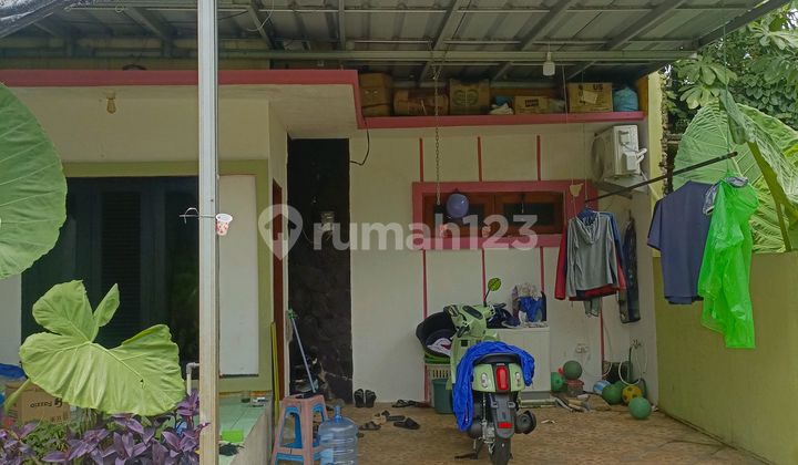 Minimalist Cluster House in Pengasinan, Sawangan, Depok. Close to RSUD Depok, Permata Hospital Depok, Sawangan - Antasari Toll Gate. Commercial Areas: McDonald's, KFC, Hoka-Hoka Bento, The Park Mall Sawangan, Banks, Schools. 2