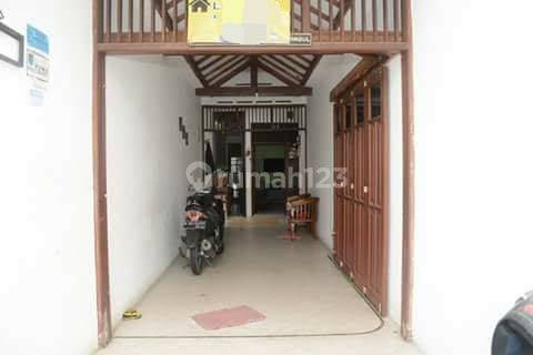 Dijual Rumah Asri dan Sejuk. Bentuk tanah ngantong . Lokasi dekat Cinere Mall,Living Plaza, SPBU, Toll Gate Andara. 2