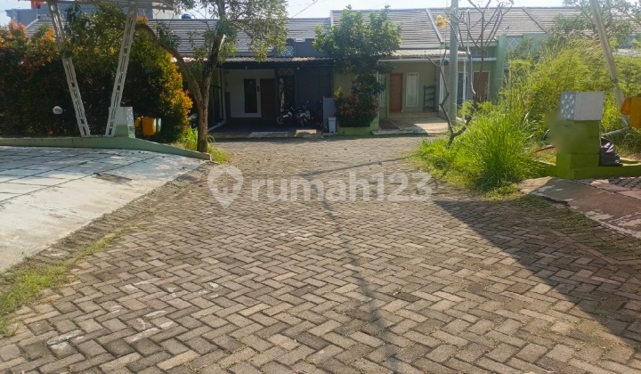 Rumah Di Vila Rizky Ilhami. Sawangan Depok. Siap Huni, Strategis Dekat Hy Fresh Swalayan Pujasari Swalayan, Bakti Karya Swalayan, Rs Brawijaya, Rsud Depok, Starbuck Caffee,mc Donald, Hoka2 Bento, Perbankan, Sekolah Toll Gate Sawangan - Antasari, Toll Gate 2