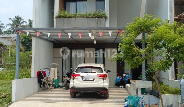 Cheapest Ready Luxury 2-Story House In Candi Gardens. Bojongsari Depok. A Step Away To The Park Mall, Indogrosir, Farmers Market, Hy Fresh Supermarket, Starbucks Cafe, McDonald's, Brawijaya Hospital, Mitra Keluarga Hospital. Pamulang Toll Exit, Desari Toll Exit. 2