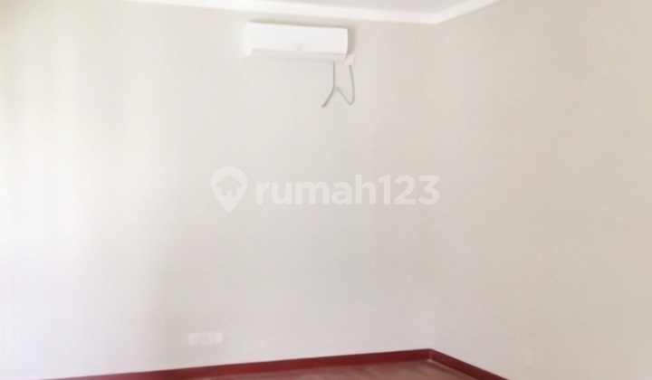 Dijual Cepat! B.u, Rumah Bagus Dijual di Kebayoran Village, Lokasi Strategis; Hanya 2 Menit Menuju Pintu Tol, Sasiun KRL, Mall, Rspb, Sekolah, Dll di Kebayoran Village, Bintaro Jaya! 2