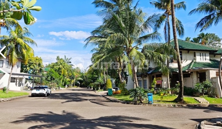 Luxury Home * Features a Swimming Pool, Strategic Location; Close to Toll Access, KRL Station, Mall, Hospital, School, etc. in Graha Taman Bintaro Jaya Sector 9 South Tangerang 2