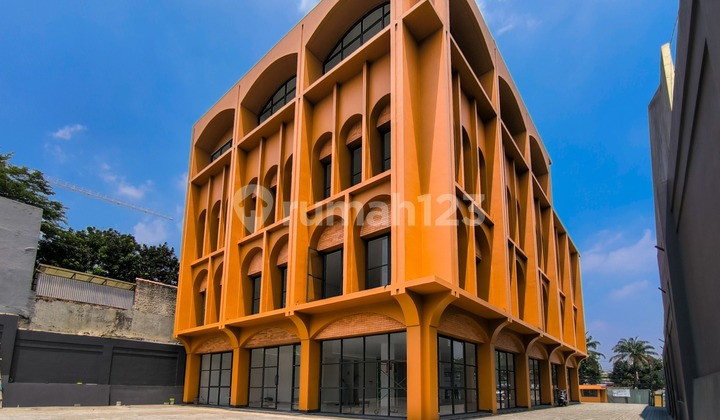 Building in a Strategic Location, on Jl. Harsono Rm, Ragunan, South Jakarta. *Available for Rent/Sale*