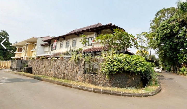 Spacious, Well-Maintained House in a Strategic Location; Close to Toll Access, MRT Station, Mall, Hospital, School, etc. on Jl. Villa Delima Timur, Lebak Bulus, South Jakarta. 2