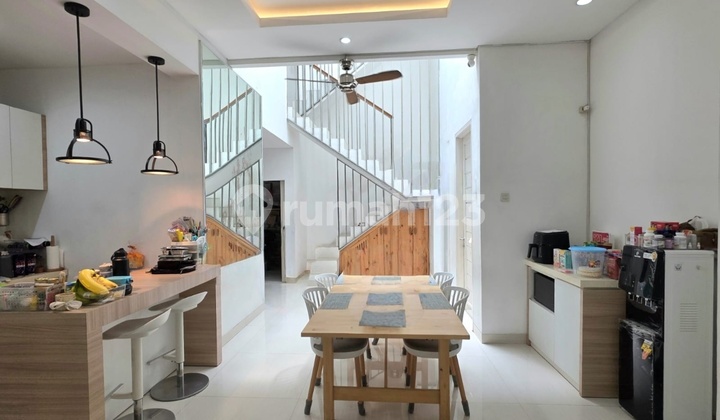 Dijual Cepat! Rumah 2 Lantai di Lokasi Strategis; Hanya 2 Menit Menuju Akses Tol, Stasiun KRL, Mall, Rs, Sekolah, Dll di Custer Emerald, Bintaro Jaya, Tangerang Selatan 2