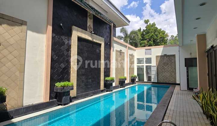 Dijual Cepat!! Rumah Mewah di Cluster Graha Taman, * Ada Kolam Renang* Lokasi Strategis; Dekat Akses Tol; Stasiun KRL, Bxc Mall, Rspib, Sekolah, Dll di Bintaro Jaya Sektor 9 1