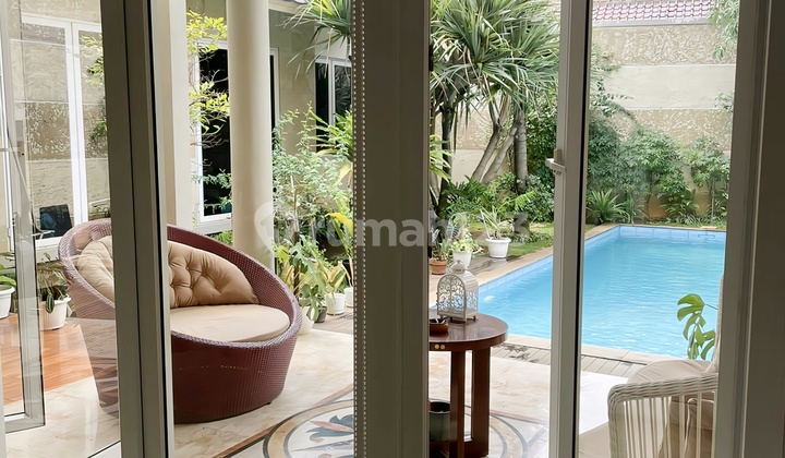 Dijual Cepat!!! Bu! Rumah Ada Kolam Renang & Halaman Luas, Lokasi Strategis; Dekat Akses Tol, Stasiun Mrt, Mall, Rs, Perkantoran & Bisnis, Dll Di Jl. Intan, Cilandak Barat, Jakarta Selatan