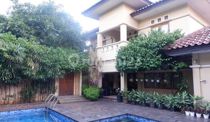 Sell fast! Luxury, Spacious House with Swimming Pool; Strategic Location; Near Toll Access; Mall, Hospital, Modern Market, Office Complex, etc. in Giri Loka, BSD. 2
