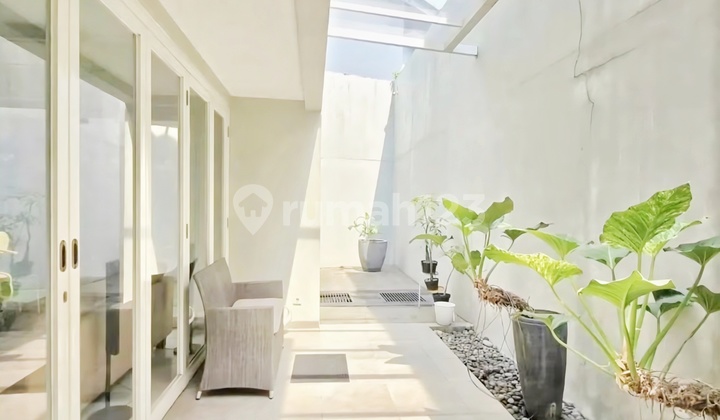 Turun Harga!! Nego! Rumah Depan Taman!!! Di Jual Cepat!! Lokasi Strategis! Hanya 2 Menit Menuju Pintu Tol, Stasiun Krl, Rspib, Rspb, Bxc Mall, Trans Park, Dll Di Emerald View , Bintaro Jaya Turun Harga!! Nego! Rumah Depan Taman!!! Di Jual Cepat!! Lokasi Strategis! Hanya 2 Menit Menuju Pintu Tol, Stasiun Krl, Rspib, Rspb, Bxc Mall, Trans Park, Dll Di Emerald View , Bintaro Jaya