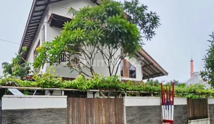 For Sale Immediately! Luxury Home Ready to Occupy, Strategic Location; Just 3 Minutes to Toll Access, KRL Station, Mall, Hospital, School, etc. in Bintaro Jaya Sector 3, South Tangerang, Banten.