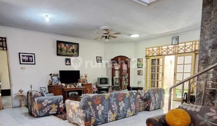 House * Spacious Yard in a Strategic Location; Close to Toll Access, KRL Station, Mall, Hospital, etc. in Cluster Jl. Garuda Bintaro, South Jakarta 2