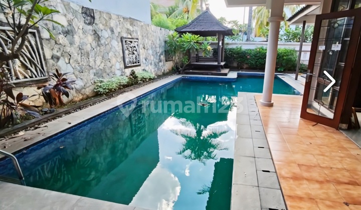 Luxury Home * Features a Swimming Pool, Strategic Location; Close to Toll Access, KRL Station, Mall, Hospital, School, etc. in Graha Taman Bintaro Jaya Sector 9 South Tangerang