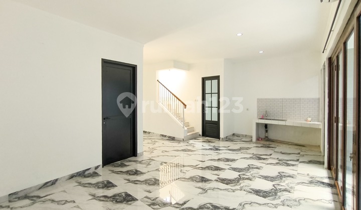 Turun Harga! Murah! Rumah Baru Renovasi, Hadap Timur, Hanya 2 Menit Menuju Pintu Tol, Stasiun, Bxc Mall, Rspb, Dll di Discovery Fiore Bintaro Jaya Sektor 9 Turun Harga! Murah! Rumah Baru Renovasi, Hadap Timur, Hanya 2 Menit Menuju Pintu Tol, Stasiun, Bxc Mall, Rspb, Dll di Discovery Fiore Bintaro Jaya Sektor 9