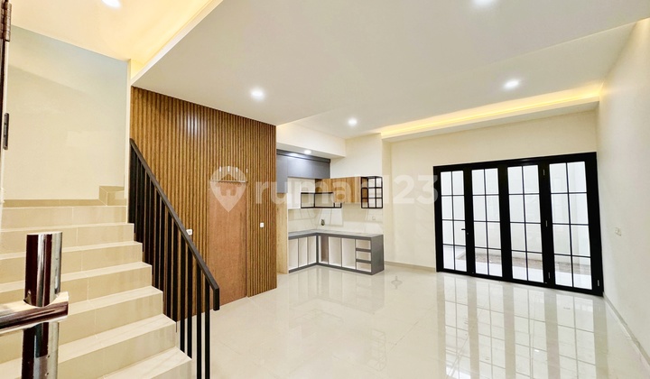 Turun Harga!!! Bu, Jual Cepat , Rumah Baru, Hanya 3 Menit Menuju Pintu Tol, Mall, Dll, Lokasi Strategis di Graha Bintaro, Bintaro Jaya