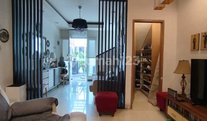 Dijual Cepat!! Lokasi Strategis; Hanya 2 Menit Menuju Pintu Tol; Stasiun Krl; Bxc Mall; Rspib, Sekolah, Dll Di Cluster Emerald, Bintaro Jaya 2