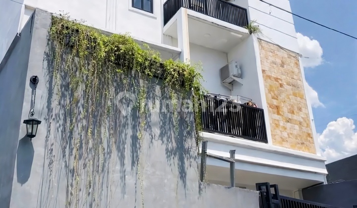 3.5-Story Luxury Residence with Private Pool in Rempoa, Ciputat