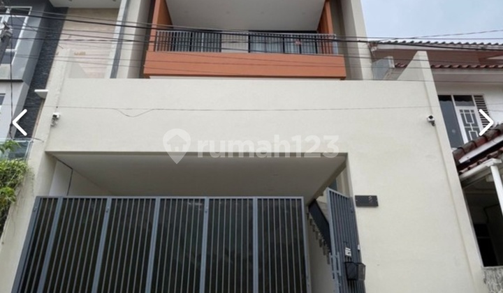 Rumah Baru Modern, Minimalis, Premium, Rooftop City View, Lokasi Strategis; Dekat Akses Tol, Perkantoran & Pusat Bisnis, Mall, Rs, Dll di Pulomas, Jakarta Barat