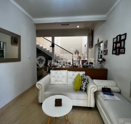 Dijual Cepat! Rumah di Lokasi Strategis; Hanya 2 Menit Menuju Pintu Tol, Stasiun KRL, Bxc Mall, Rspb, Sekolah, Dll di Jl. Kasuari, Bintaro Jaya 9