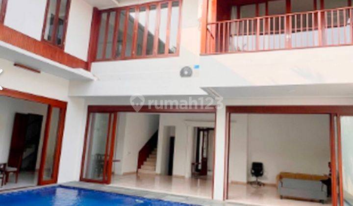 Rumah Mewah Dengan Kolam Renang Di Bintaro Jaya Sektor 9

tangerang Selatan, Banten

 1