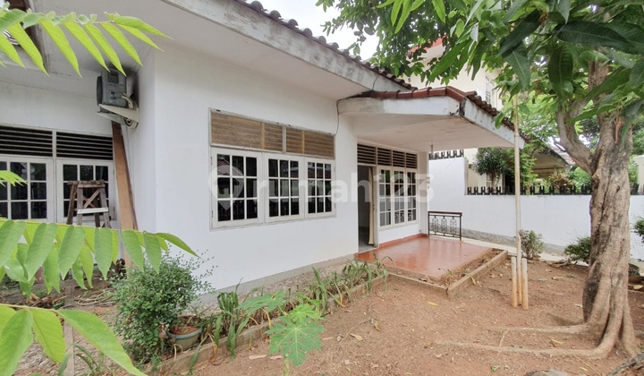 Dijual Cepat!! Rumah Di Lokasi Strategis; Dekat Akses Pintu Tol; Stasiun Krl, Bxc Mall, Rspib, Sekolah, Dll Di Jl.cendrawasih, Bintaro Jaya Sektor 1, Jakarta Selatan. 2