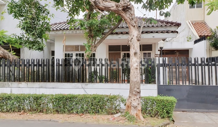 Dijual Cepat!! Rumah Di Lokasi Strategis; Dekat Akses Pintu Tol; Stasiun Krl, Bxc Mall, Rspib, Sekolah, Dll Di Jl.cendrawasih, Bintaro Jaya Sektor 1, Jakarta Selatan.
